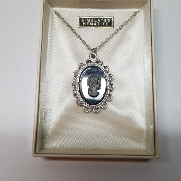 🌞3/$15🌞 Cameo Necklace - Picture 2 of 8